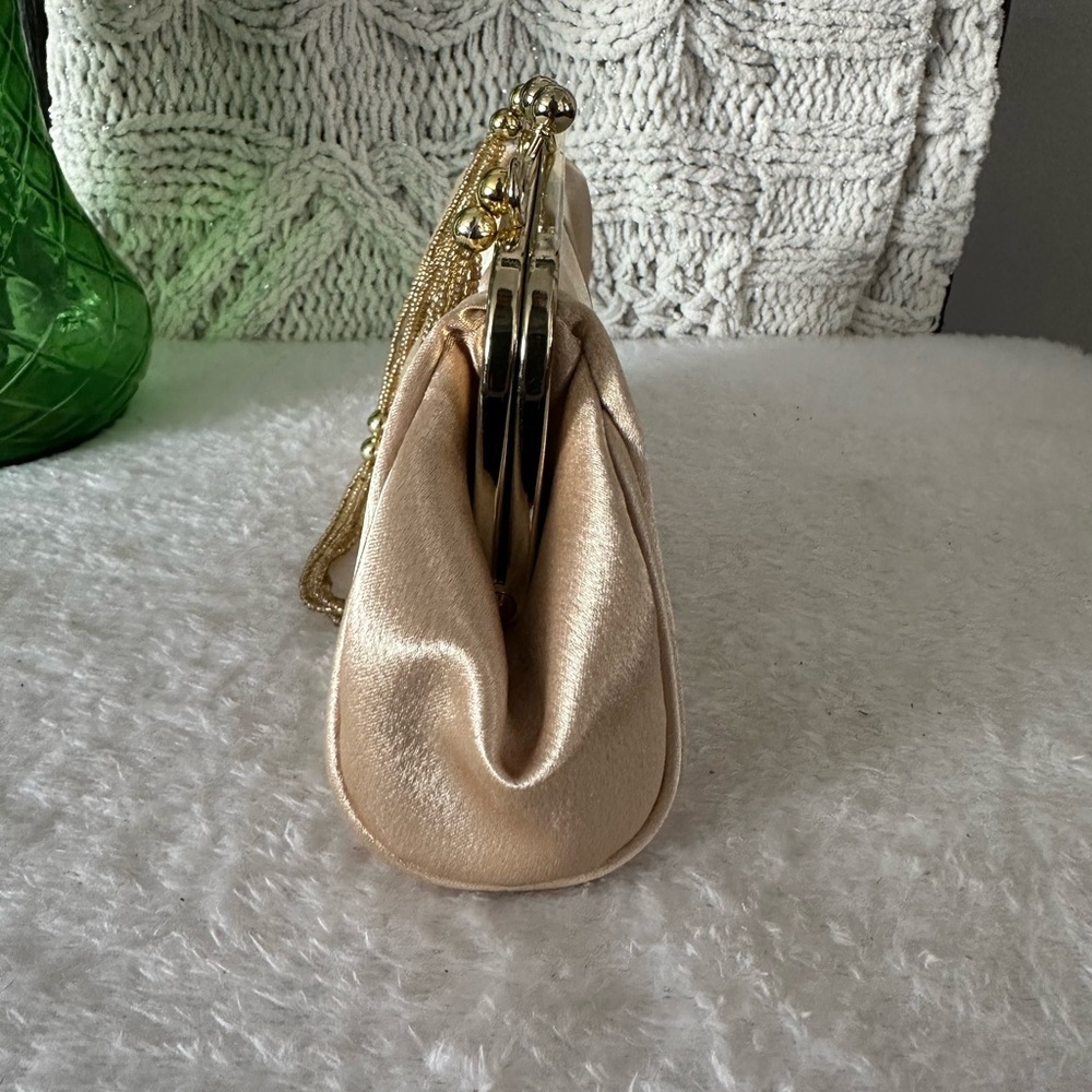 1960’s Vintage Gold Evening Kiss Lock Bag - Picture 9 of 10